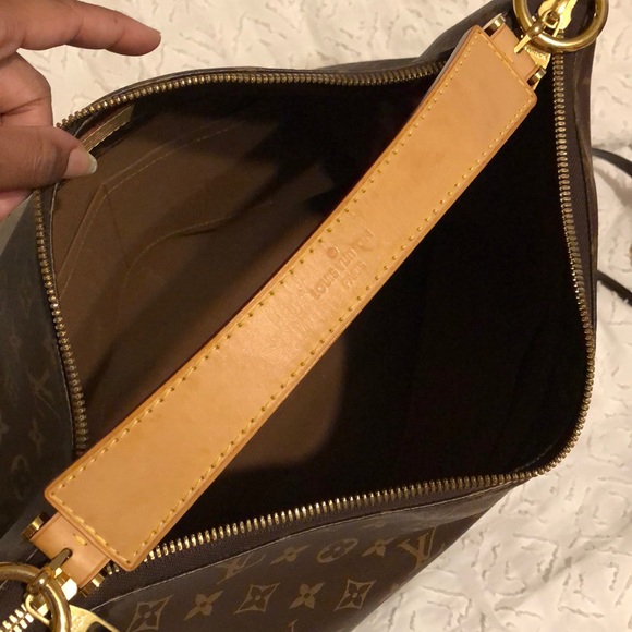 Louis Vuitton - Picture 6 of 9